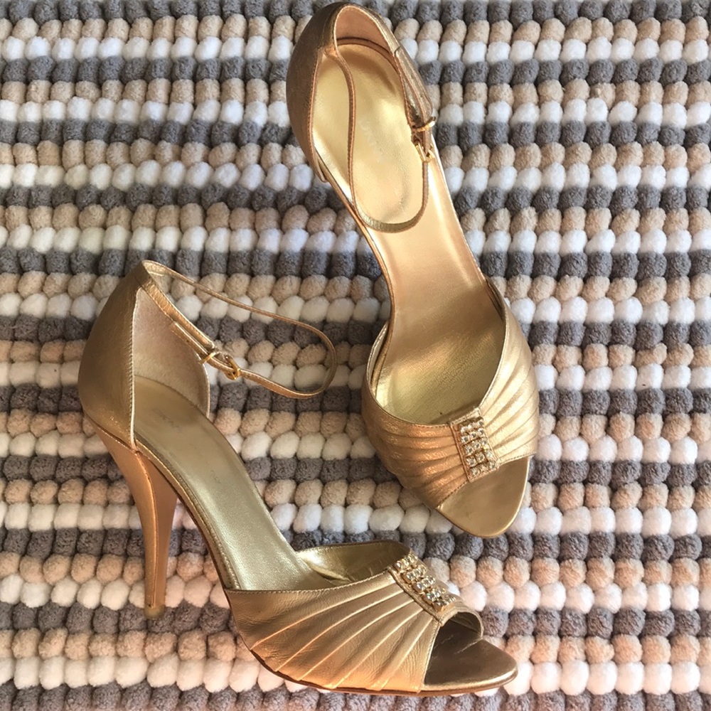 DKNY Gold pumps
